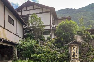 駒引き岩の姿を描いた図